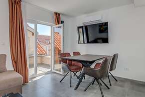 Apt With Terrace and sea View, in Heart of Split