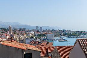 Apt With Terrace and sea View, in Heart of Split