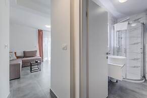 Apt With Terrace and sea View, in Heart of Split