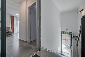 Apt With Terrace and sea View, in Heart of Split