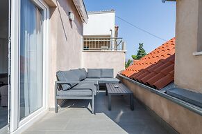 Apt With Terrace and sea View, in Heart of Split