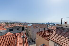 Apt With Terrace and sea View, in Heart of Split