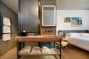 Moxy Sydney Airport