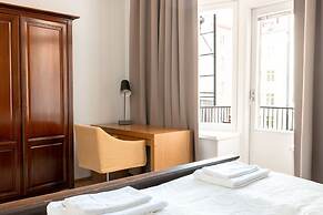 2ndhomes Deluxe 2BR Apt w Sauna&Balcony