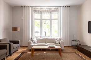 2ndhomes Deluxe 2BR Apt w Sauna&Balcony