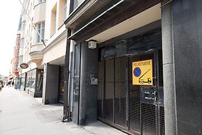 2ndhomes Deluxe 2BR Apt w Sauna&Balcony