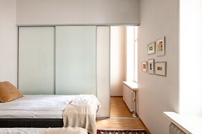 2ndhomes Deluxe 2BR Apt w Sauna&Balcony