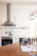 2ndhomes Deluxe 2BR Apt w Sauna&Balcony