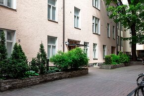 2ndhomes Deluxe 2BR Apt w Sauna&Balcony