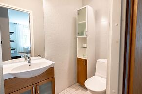 2ndhomes Deluxe 2BR Apt w Sauna&Balcony