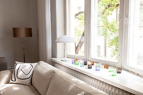 2ndhomes Deluxe 2BR Apt w Sauna&Balcony