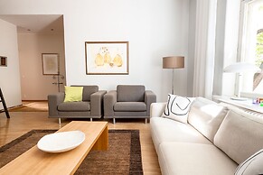 2ndhomes Deluxe 2BR Apt w Sauna&Balcony