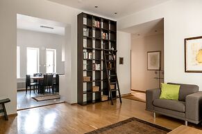 2ndhomes Deluxe 2BR Apt w Sauna&Balcony