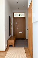 2ndhomes Deluxe 2BR Apt w Sauna&Balcony