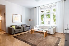 2ndhomes Deluxe 2BR Apt w Sauna&Balcony