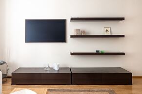 2ndhomes Deluxe 2BR Apt w Sauna&Balcony