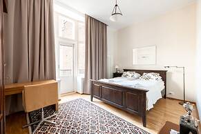 2ndhomes Deluxe 2BR Apt w Sauna&Balcony