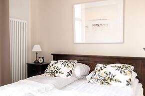 2ndhomes Deluxe 2BR Apt w Sauna&Balcony