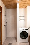 2ndhomes Deluxe 2BR Apt w Sauna&Balcony