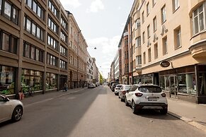 2ndhomes Deluxe 2BR Apt w Sauna&Balcony