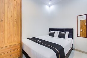 Super OYO Collection O 3280 Cendhani Raras