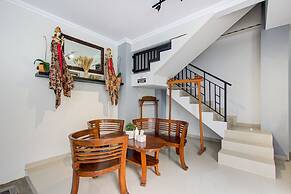 Super OYO Collection O 3280 Cendhani Raras