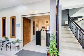 Super OYO Collection O 3280 Cendhani Raras