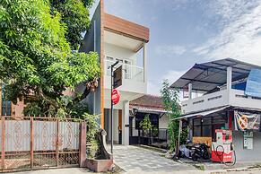 Super OYO Collection O 3280 Cendhani Raras