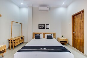 Super OYO Collection O 3280 Cendhani Raras