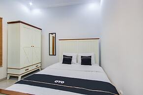 Super OYO Collection O 3280 Cendhani Raras