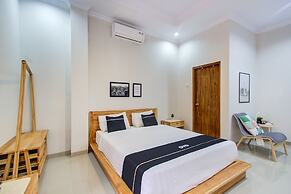 Super OYO Collection O 3280 Cendhani Raras