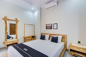 Super OYO Collection O 3280 Cendhani Raras