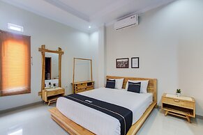 Super OYO Collection O 3280 Cendhani Raras