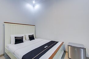 Super OYO Collection O 3280 Cendhani Raras