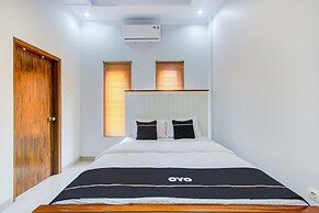 Super OYO Collection O 3280 Cendhani Raras