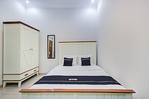 Super OYO Collection O 3280 Cendhani Raras