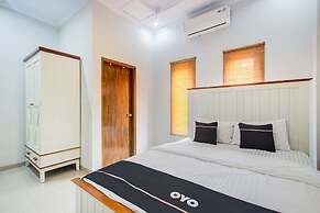 Super OYO Collection O 3280 Cendhani Raras