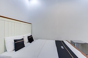 Super OYO Collection O 3280 Cendhani Raras