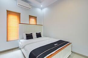 Super OYO Collection O 3280 Cendhani Raras