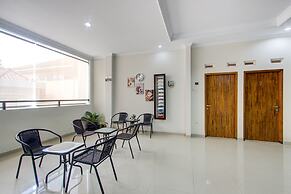 Super OYO Collection O 3280 Cendhani Raras