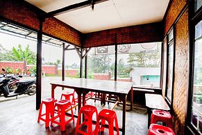 Super OYO 2961 Artana Bed & Breakfast