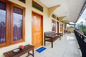 Super OYO 2961 Artana Bed & Breakfast