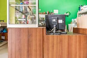 SPOT ON 91336 Guesthouse Tarumanegara