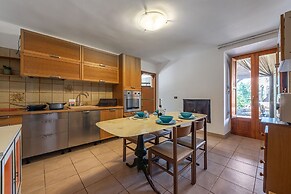 Crafty House With Wi-fi