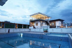 Lotus Shine N Amenities