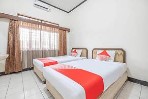 OYO 2703 Hotel Transit 1