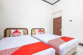 OYO 2703 Hotel Transit 1