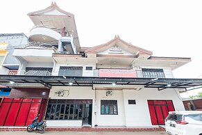 OYO 2703 Hotel Transit 1