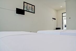 OYO 92324 Hotel Sinar Rejeki