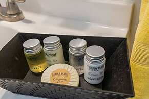 Urban Chic Apartments Near Center City